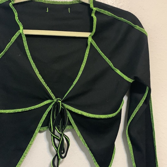 Shein Black Green Trim Cropped Tie Front Long Sleeve Top - Picture 5 of 6